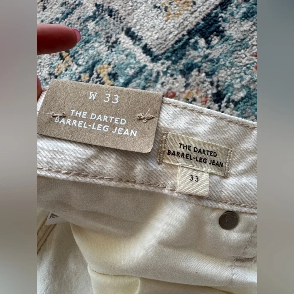 NWT Madewell The Darted Barrel Leg Jean
Size 33 - Picture 7 of 9